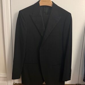Men's Black Peak Lapel Tuxedo